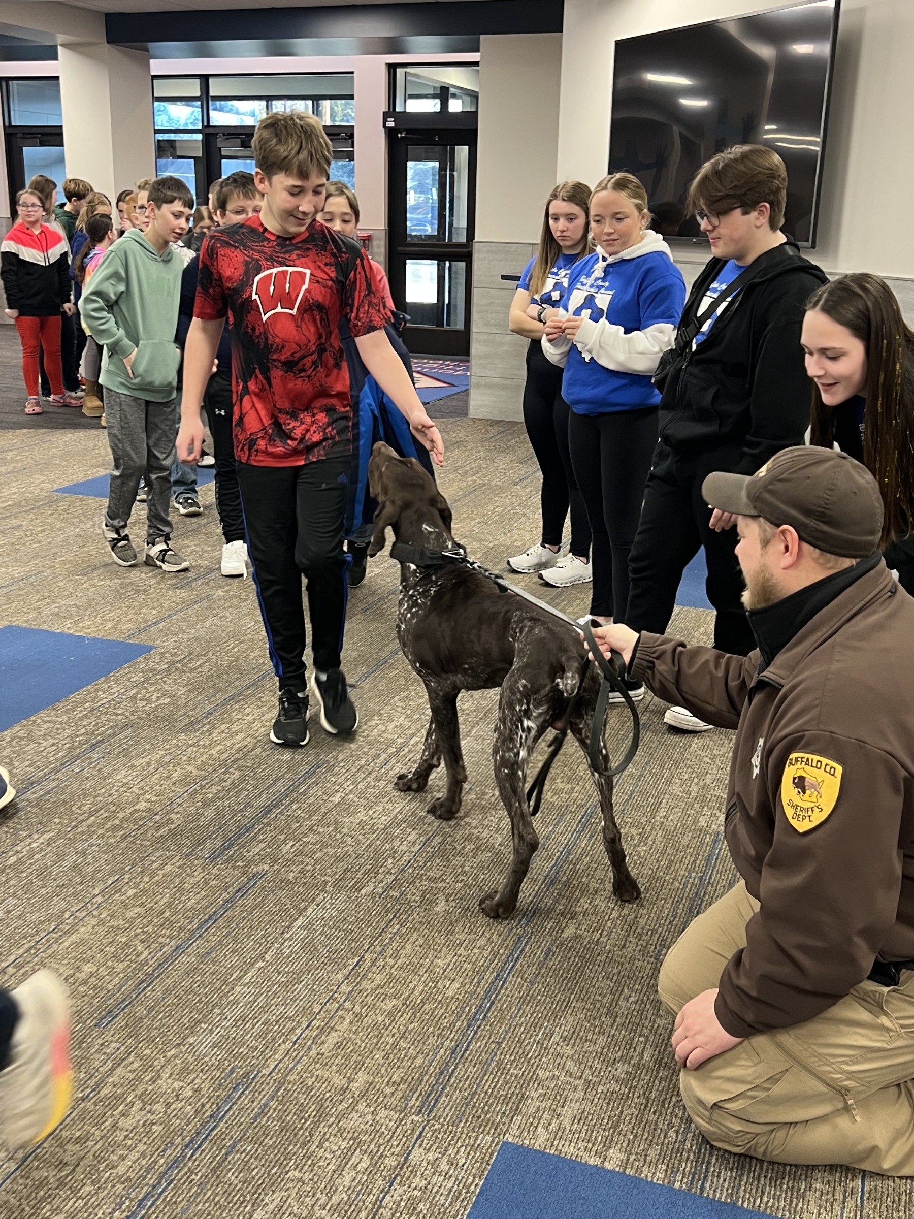 Deputy Olson with K-9 Sitka and students