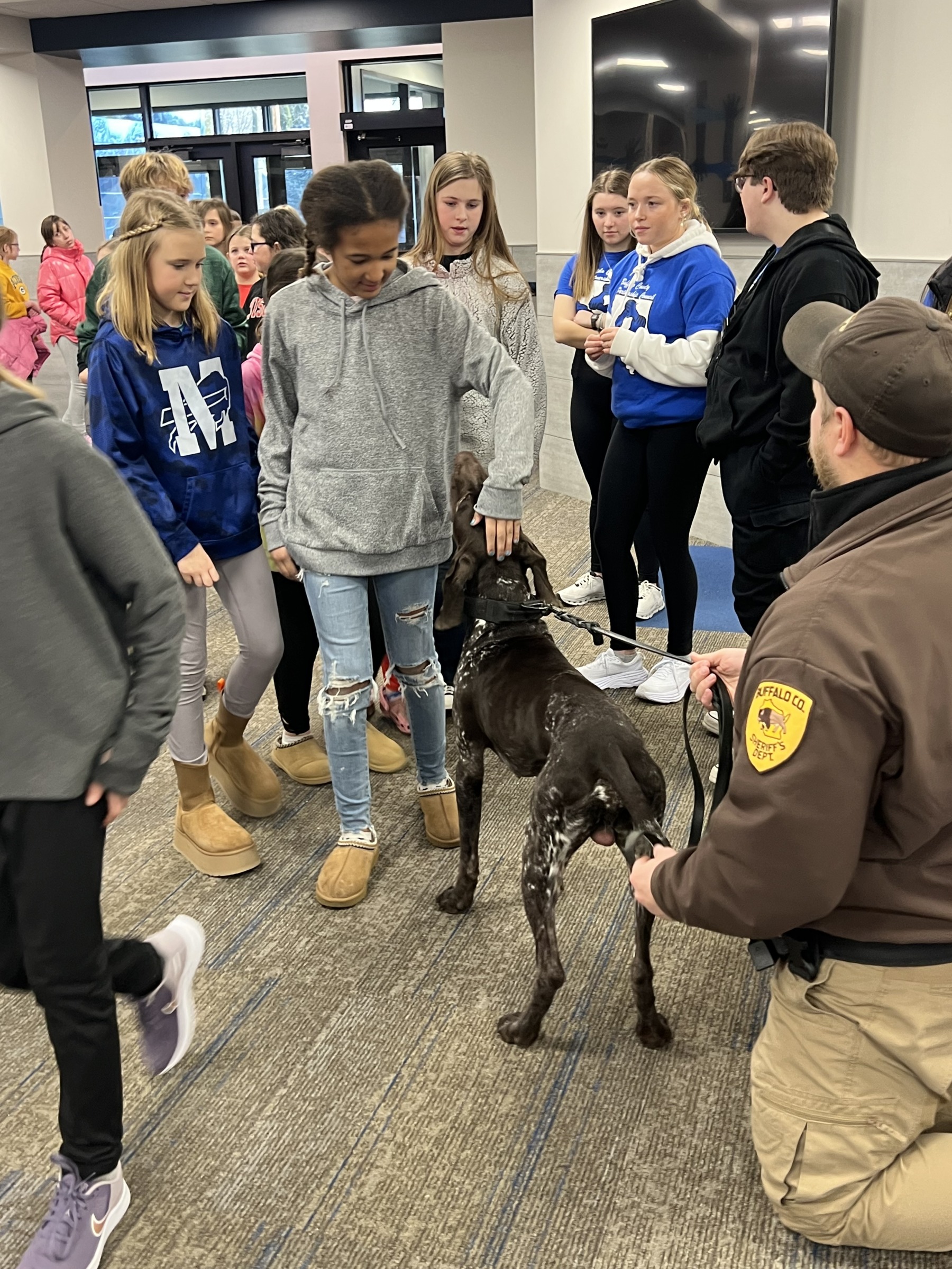 Deputy Olson with K-9 Sitka and students