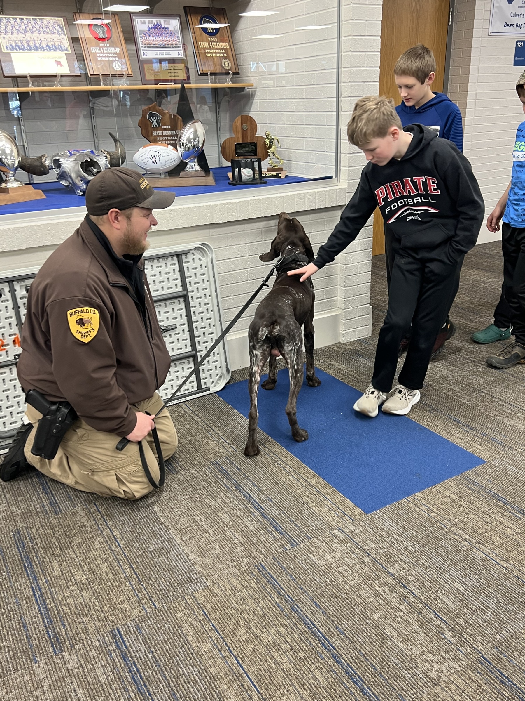 Deputy Olson with K-9 Sitka and students