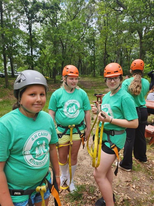 Picture of 4-H members at summer camp