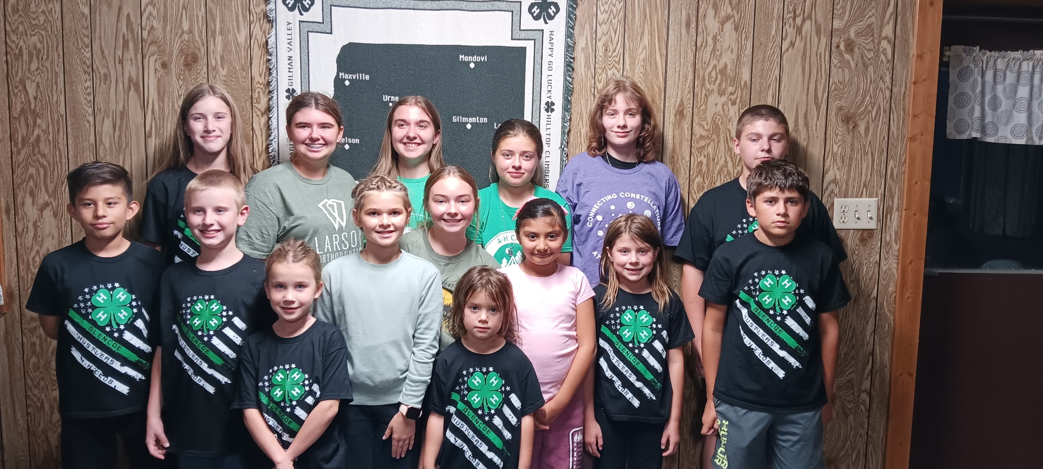 group picture of glencoe hustlers 4-H club